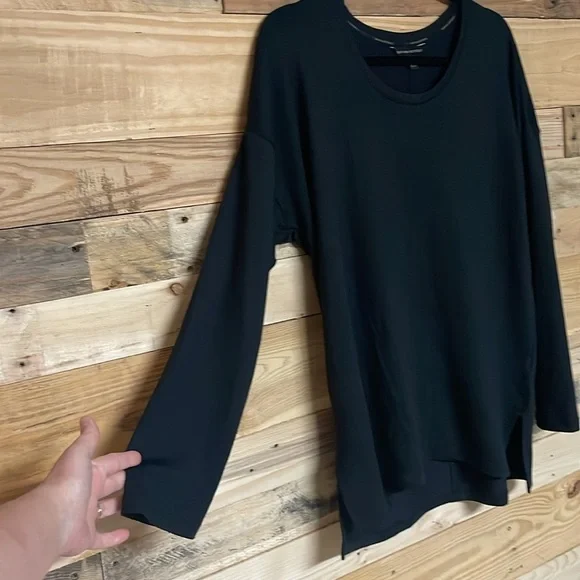 Banana Republic size Medium Black Long Sleeve Lightweight Crewneck Soft Knit Top - Picture 4 of 8